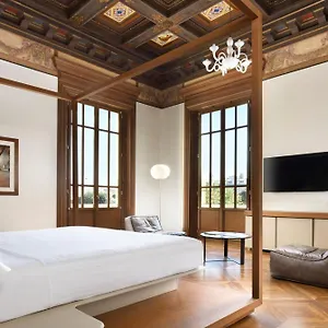 מלון Palazzo Montemartini Rome, A Radisson Collection, רומא